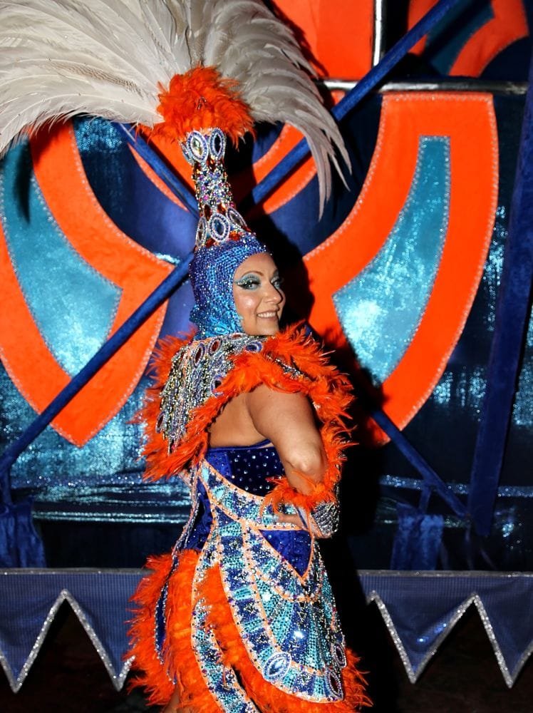 Thais Moreira 001