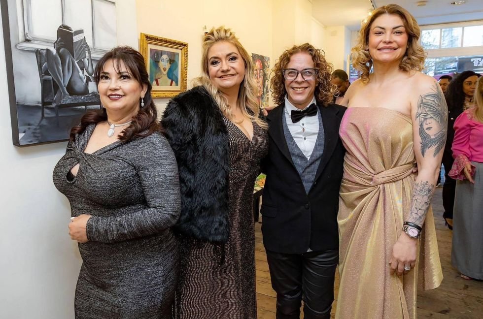 Premiação Tesoura de Ouro Oficial chega a Londres com a 'Gold Scissors Award London 2023' 11 Cileide Cordeiro proprietária de um espaço de beleza em Oxford, Anderson Franquis hair stylist em Oxford e Tatiana Milagaia de Paris- Foto: Jones Fernandes Photography / @renatocipriano - Divulgação
