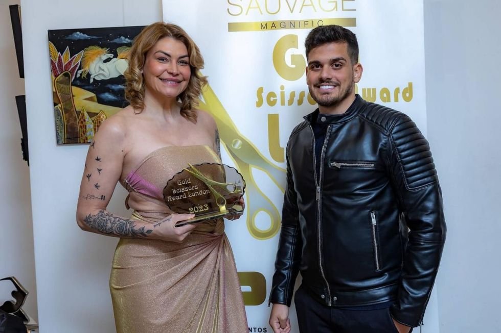 Premiação Tesoura de Ouro Oficial chega a Londres com a 'Gold Scissors Award London 2023' 15 Dra. Tatiana Milagaia e João proprietários de uma rede de salões em Portugal e França- Foto: Jones Fernandes Photography / @renatocipriano - Divulgação