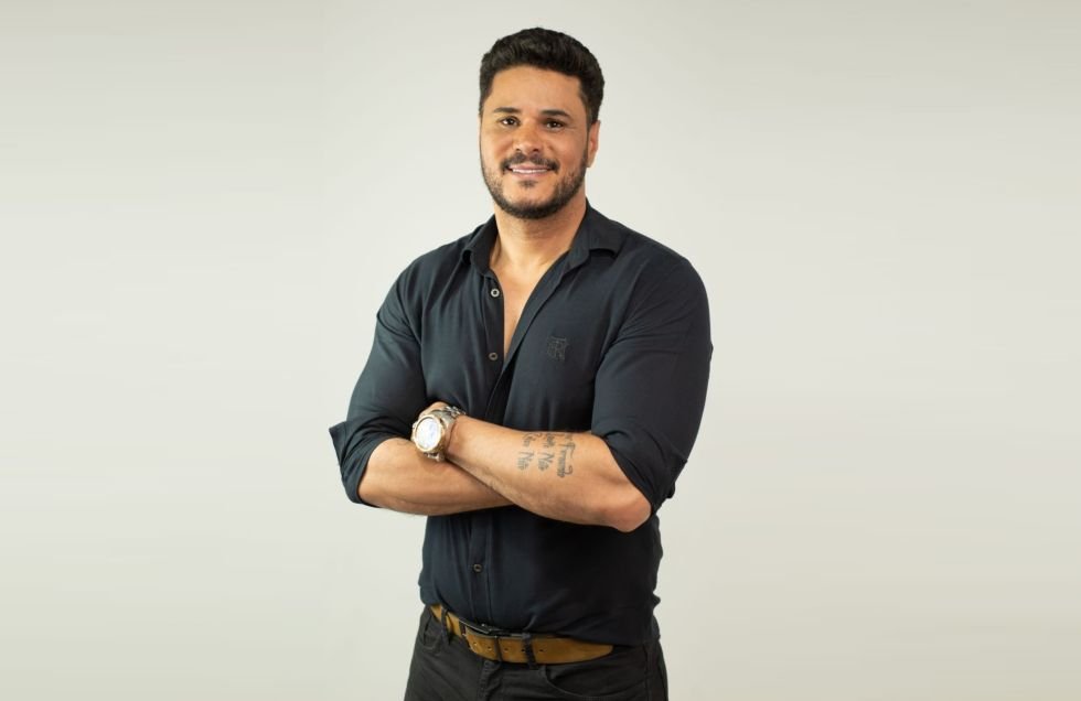 Sertanejo Nando Moreno lança o single “Equivocada” Sertanejo Nando Moreno lança o single “Equivocada”