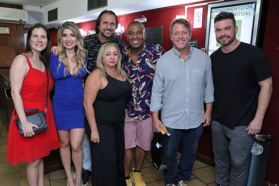 Sérgio Hondjakoff prestigia a peça 'Velório à Brasileira' no Teatro Vannucci, no shopping da Gávea