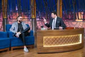 Em entrevista a Danilo Gentili, cantor Latino revela estar velho e querer sossegar