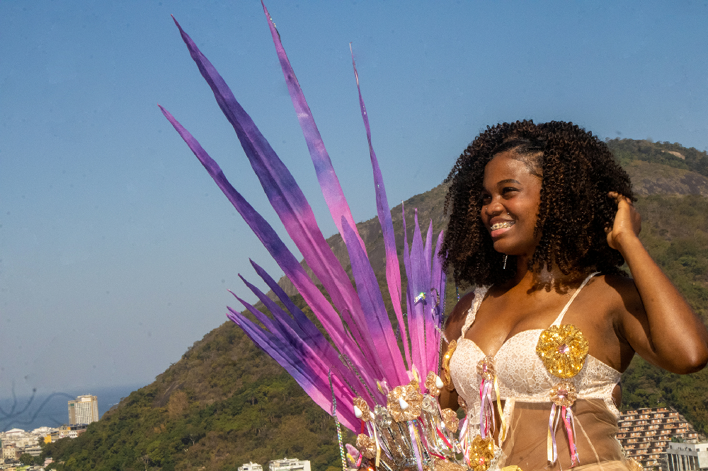 Ellen Belo representará a Mocidade Unida do Santa Marta no concurso da Rainha do Carnaval Ellen Belo representará a Mocidade Unida do Santa Marta no concurso da Rainha do Carnaval