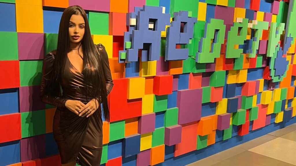 Gabriele Garcia nos Corredores da "RedeTV!"