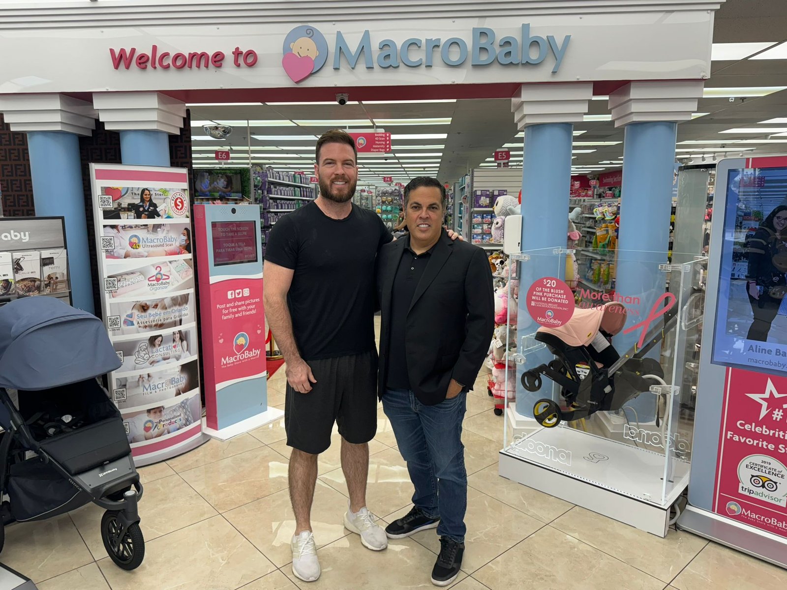 Thiago Nigro visita maternidade de bonecas com a enteada Sophia 27 IMG 20231101 WA0070