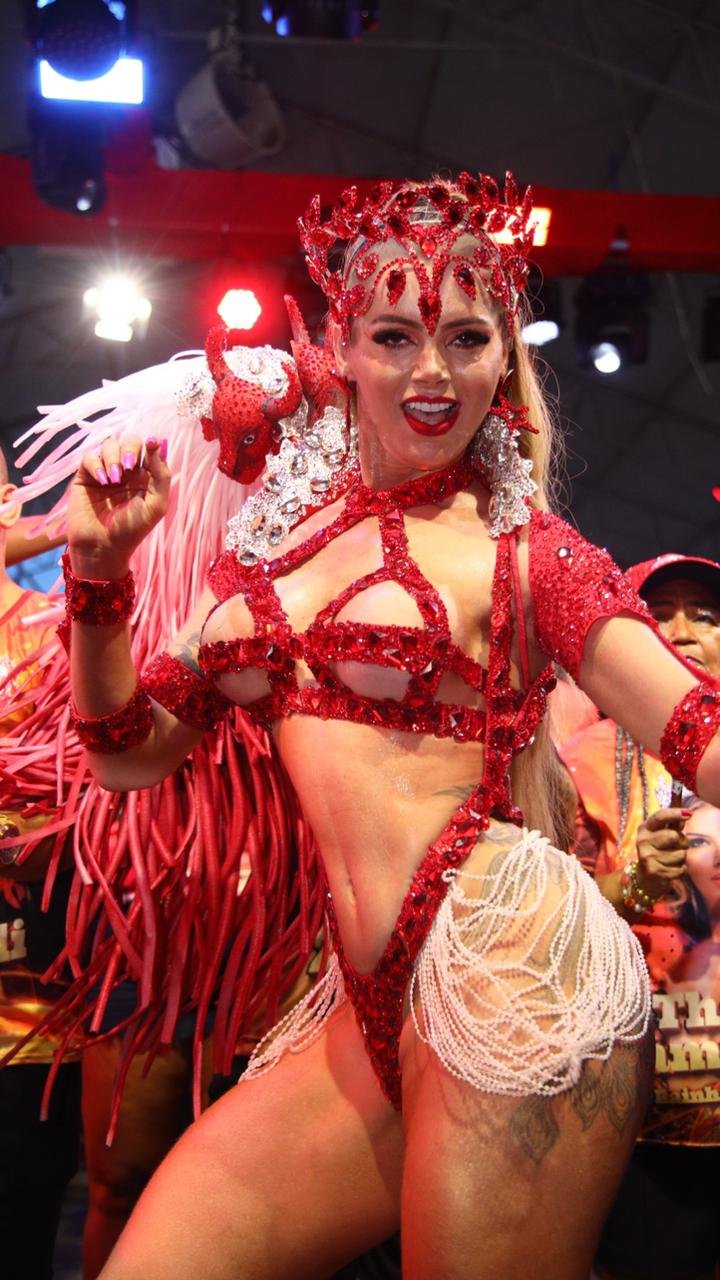 Thalita Zampirolli encanta em festival de bateria na cidade do Samba 9 IMG 20231120 WA0045