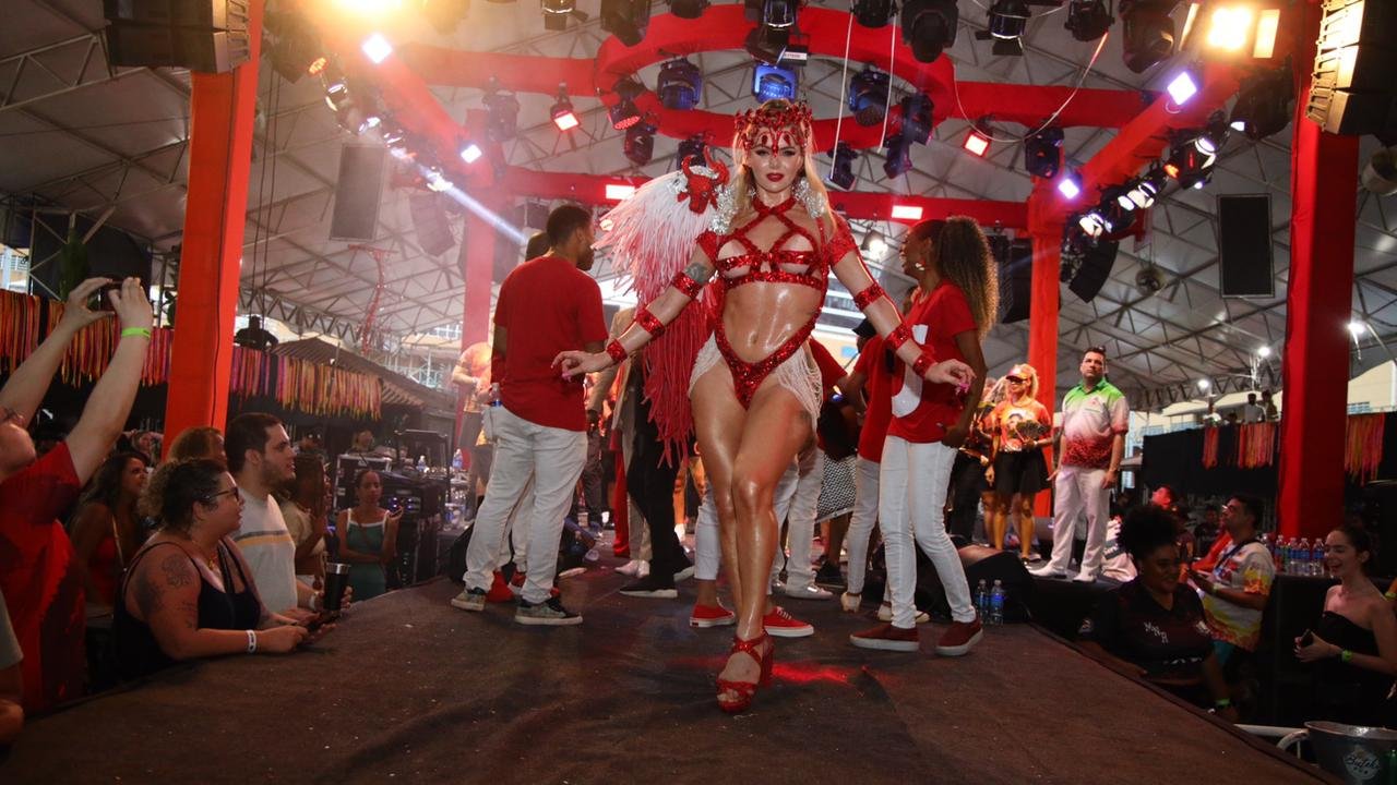 Thalita Zampirolli encanta em festival de bateria na cidade do Samba Thalita Zampirolli encanta em festival de bateria na cidade do Samba