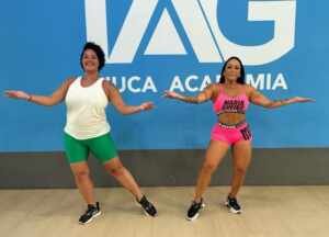 Rainha de bateria do Parque Acari intensifica aulas de samba para estreia na Sapucaí