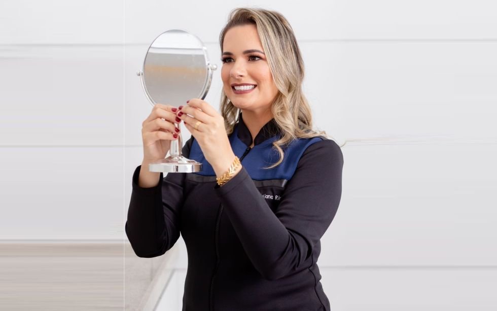 Dentes curtos e espaçados? Conheça o procedimento responsável por “encorpar” os dentes, os recontornos estéticos