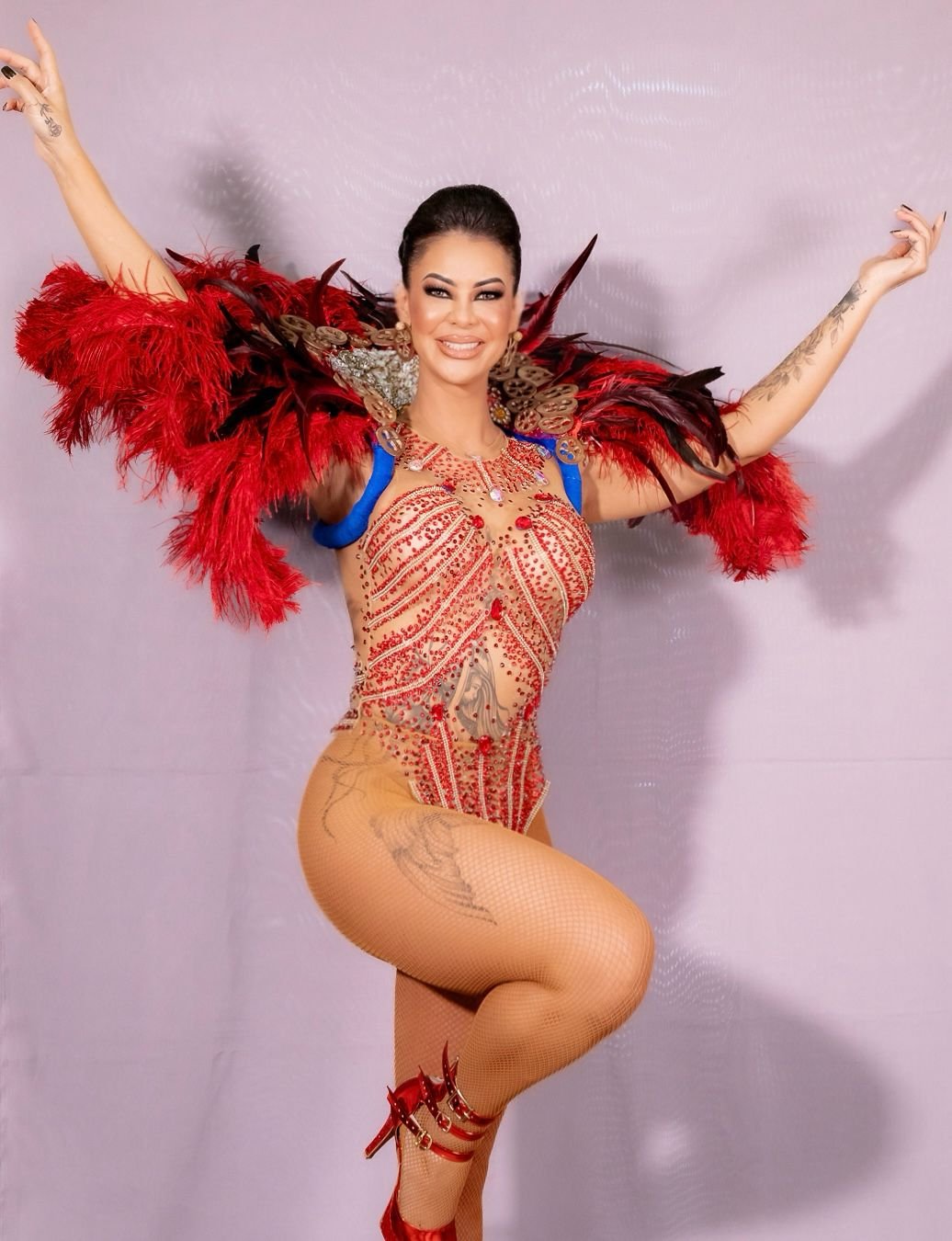 Ana Itikawa reina debaixo de chuva no Sambódromo do Anhembi 15 Ana Itikawa Fotos Luciene Goncalves 4
