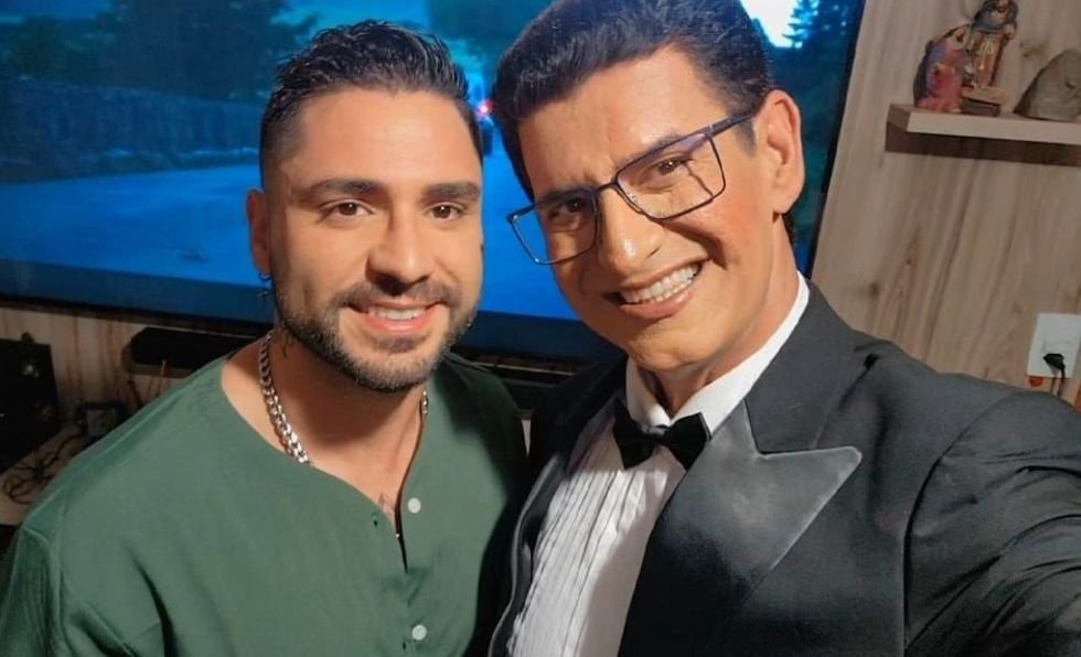 Cantor Português Leandro vai participar do BBB de Portugal e esteve no programa do tarólogo Val Cout Cantor Português Leandro vai participar do BBB de Portugal e esteve no programa do tarólogo Val Cout