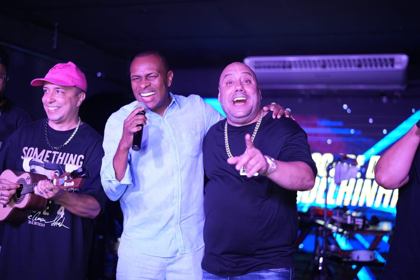 Grupo Pique Novo agita o Camarote do King no Pagode da Abelinha! Grupo Pique Novo agita o Camarote do King no Pagode da Abelinha!