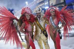 Corte do carnaval de BH abrilhanta desfile das campeãs na Marquês de Sapucaí
