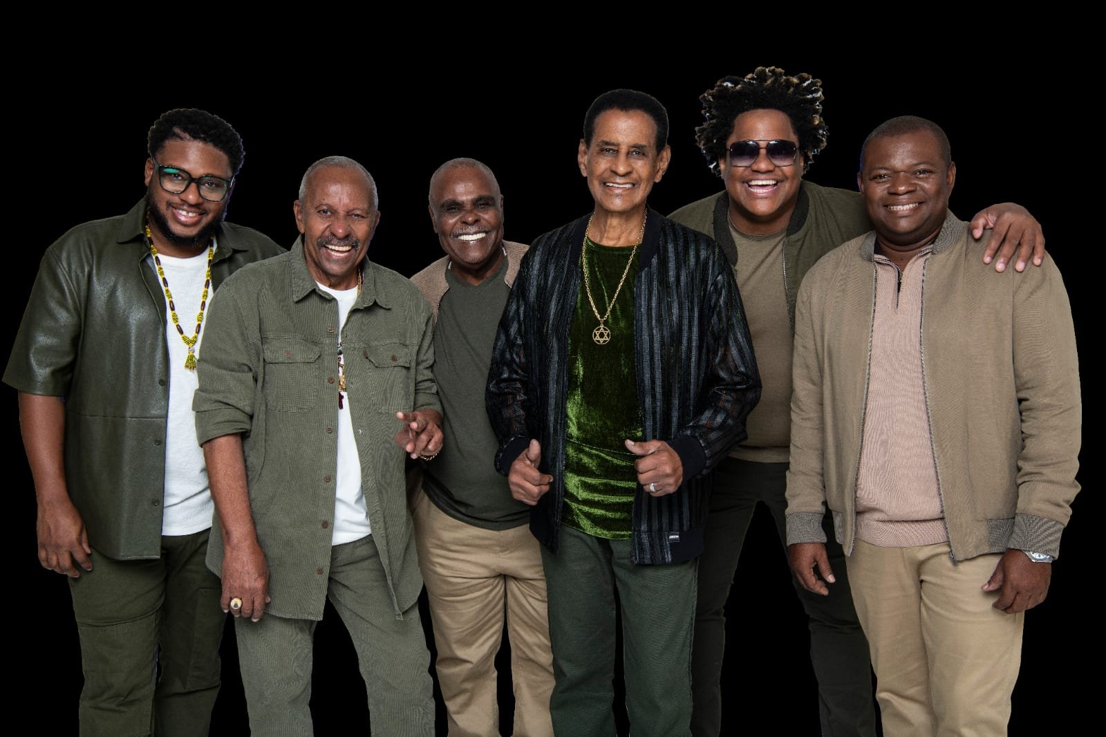 Grupo Fundo de Quintal e Arruda se apresentam em show imperdível no Casarão do Firmino Grupo Fundo de Quintal e Arruda se apresentam em show imperdível no Casarão do Firmino
