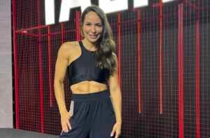 Carol Borba celebra aulão no Arnold Sports Festival, evento do Arnold Schwarzenegger