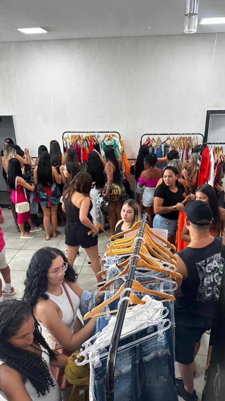 Influenciadora Giulia Dantas reúne multidão em bazar no Rio de Janeiro 29 IMG 20240407 WA0083 scaled