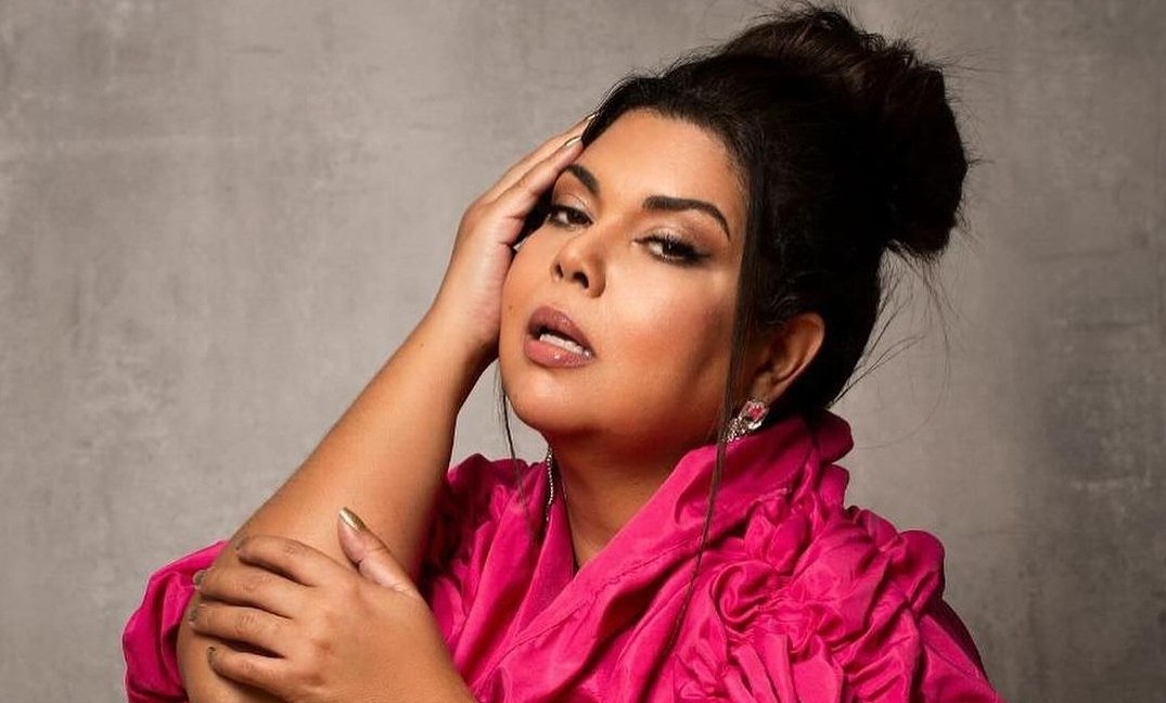 Fabiana Karla brilha em pré-estreia de 