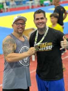 Sensei Flávio Roberto demonstra orgulho de atleta Matheus Adma no Judô
