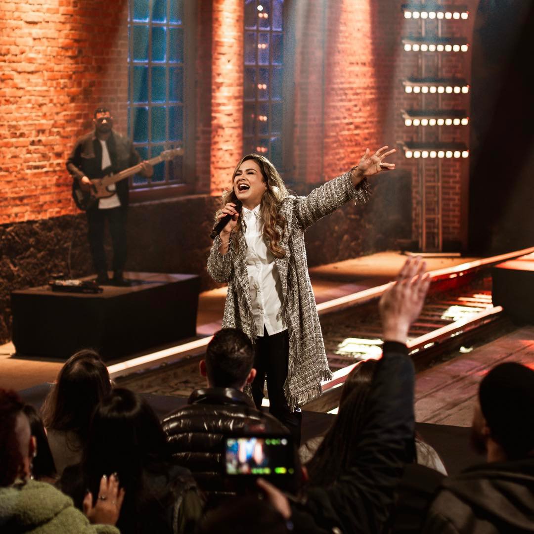 Em seu novo single, Bruna Olly traz mensagem de esperança para quem vive dias difíceis
