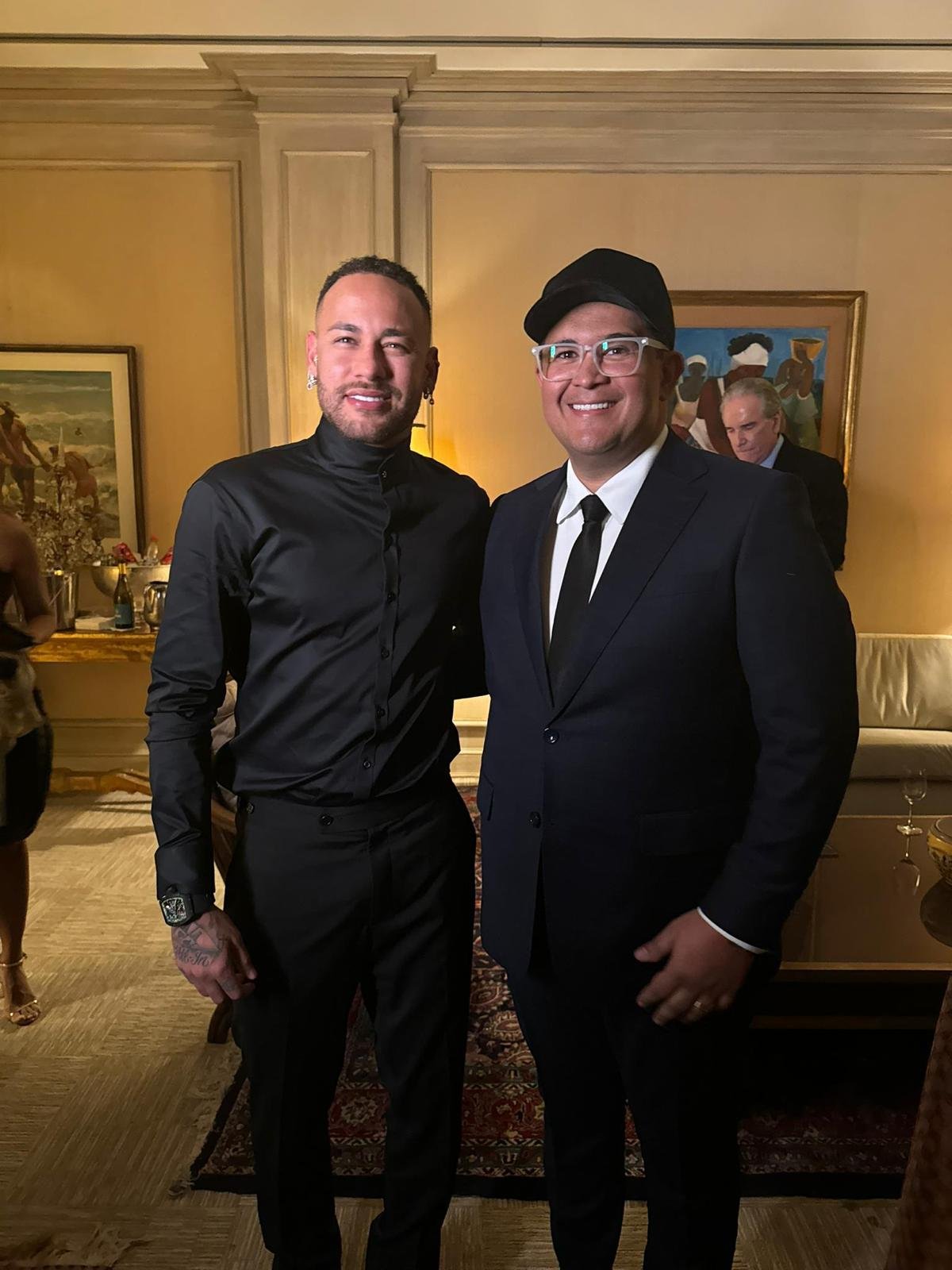 Com Bruno Avelar 4° Leilão do Instituto Projeto Neymar Jr arrecada mais de 21 milhões de reais 24 Neymar e Bruno Avelar - Foto: Bruno Avelar / Divulgação