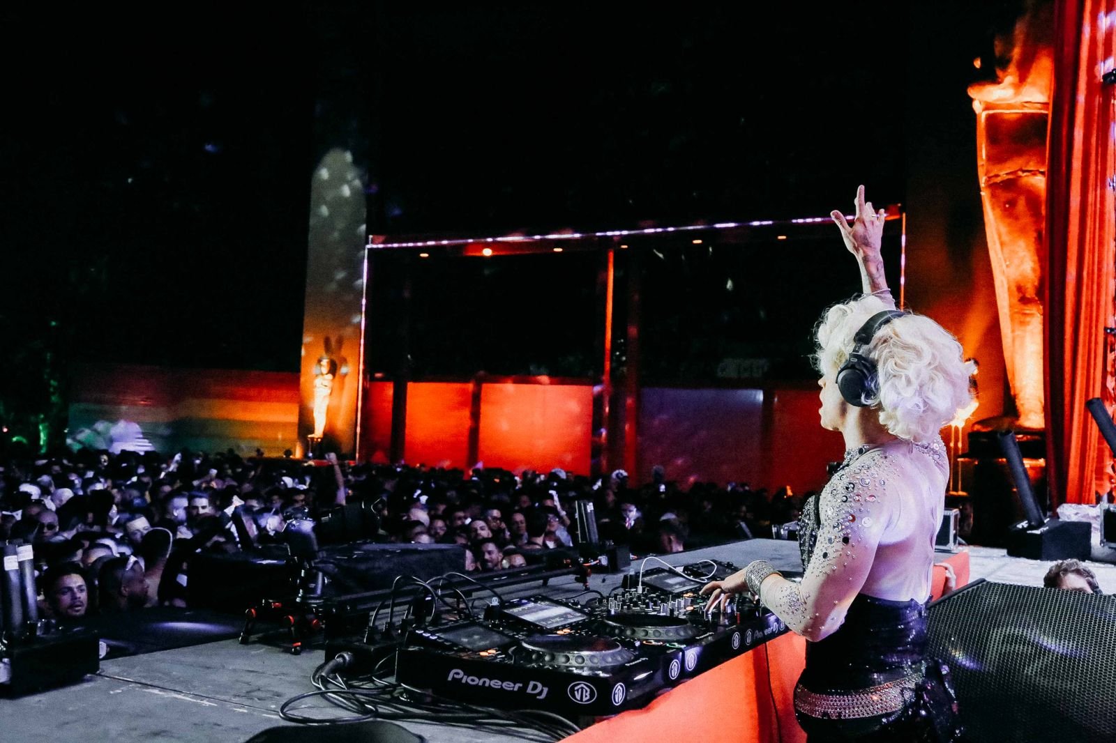 DJ Gabryell Urlan se destaca durante celebrações do orgulho LGBTQIAP+ em São Paulo DJ Gabryell Urlan se destaca durante celebrações do orgulho LGBTQIAP+ em São Paulo