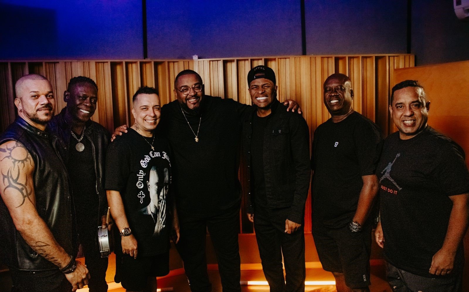 Junto com Tiee, grupo Pique Novo lança novo samba “Ex É Ex” Junto com Tiee, grupo Pique Novo lança novo samba “Ex É Ex”