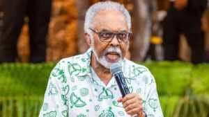 Gilberto Gil anuncia despedida dos palcos para 2025