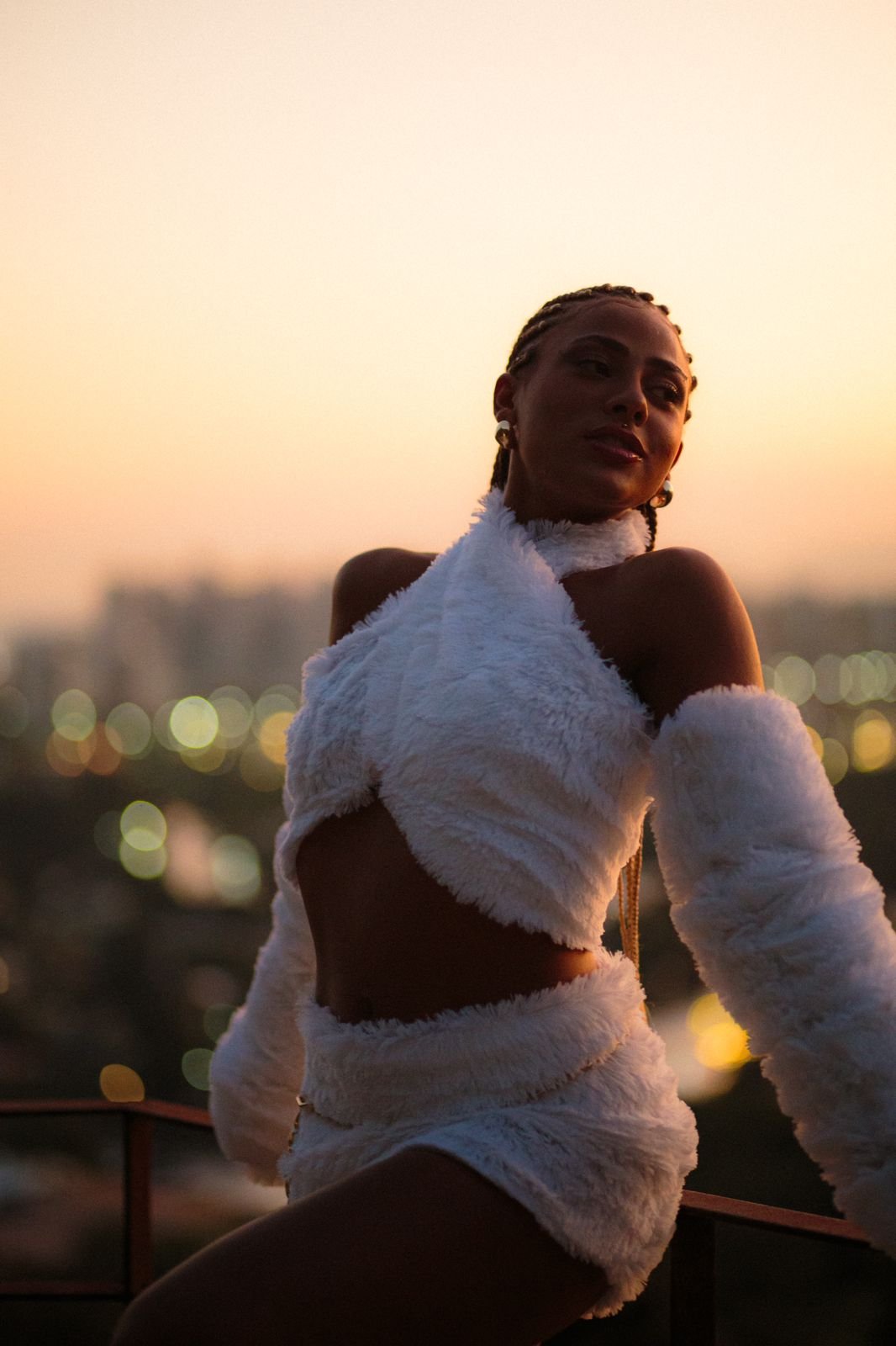 Com referências do Funk e do Trap, Raissa lança “Amores e Desamores”, primeiro EP 29 PHOTO 2024 07 15 14 52 41