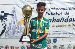 Vitor Reis, currículo de sucesso do agente de atletas, Paulo Roca, marca primeiro gol como jogador profissional do Palmeiras