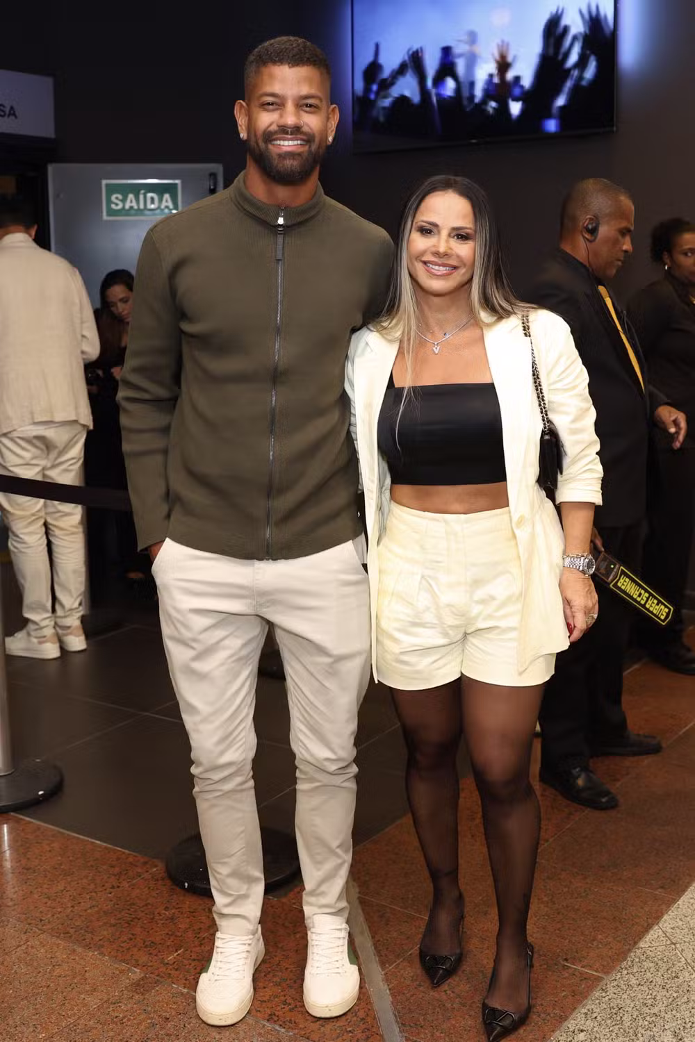 Viviane Araujo, Andreia Horta e Narjara Turetta curtem show de Xande de Pilares