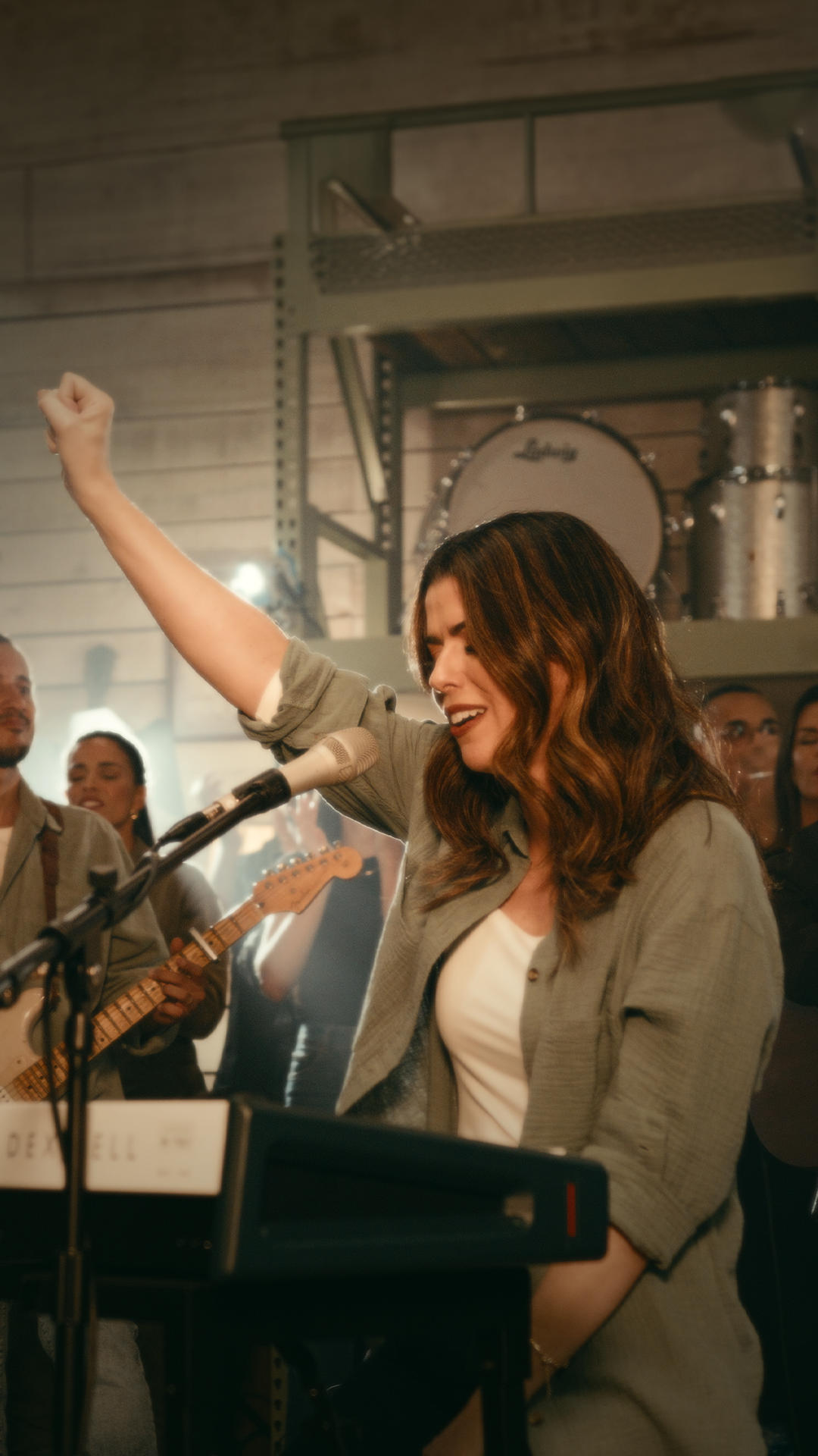 Rachel Novaes traz ao Brasil um dos maiores sucessos do gospel internacional 31 06 Rachel Novaes Obrigado Jesus Pelo Seu Sangue 9x16 1