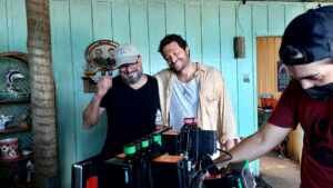 Pedro Urizzi estreia no longa “Meu Amigo Pinguim” como o protagonista jovem do personagem de Jean Reno