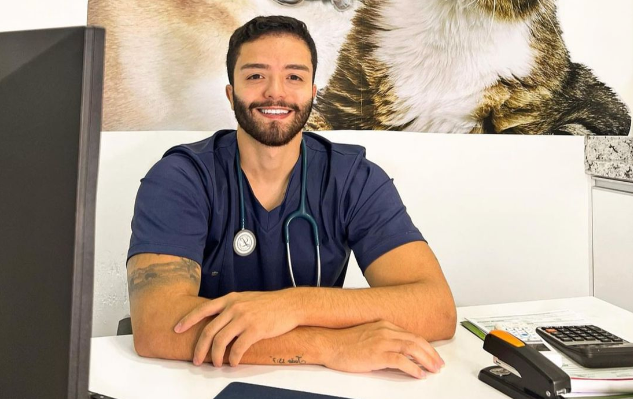 Candidato a vereador Gustavo Barreiro é acusado de exercer ilegalmente a profissão de veterinário em Barueri e pode ir preso Candidato a vereador Gustavo Barreiro é acusado de exercer ilegalmente a profissão de veterinário em Barueri e pode ir preso