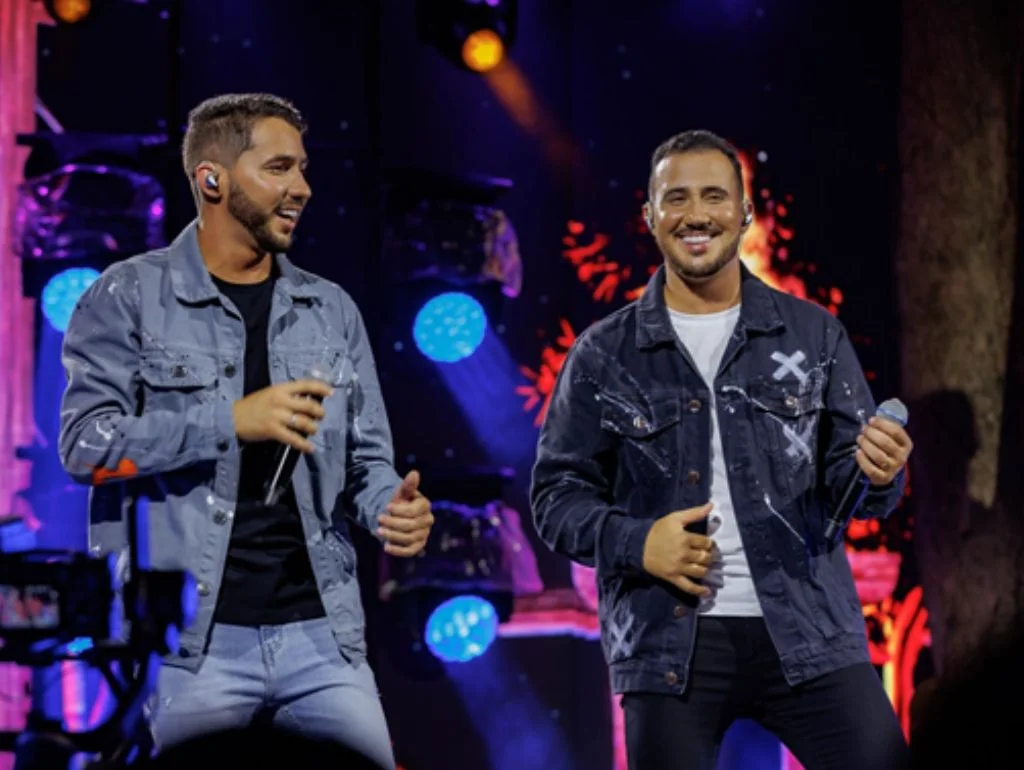 Iguinho e Lulinha renovam repertório com álbum inédito 24 Iguinho e Lulinha. Foto: @kaiocads
