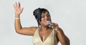 Cantora Pipa Brasey faz tour por países africanos