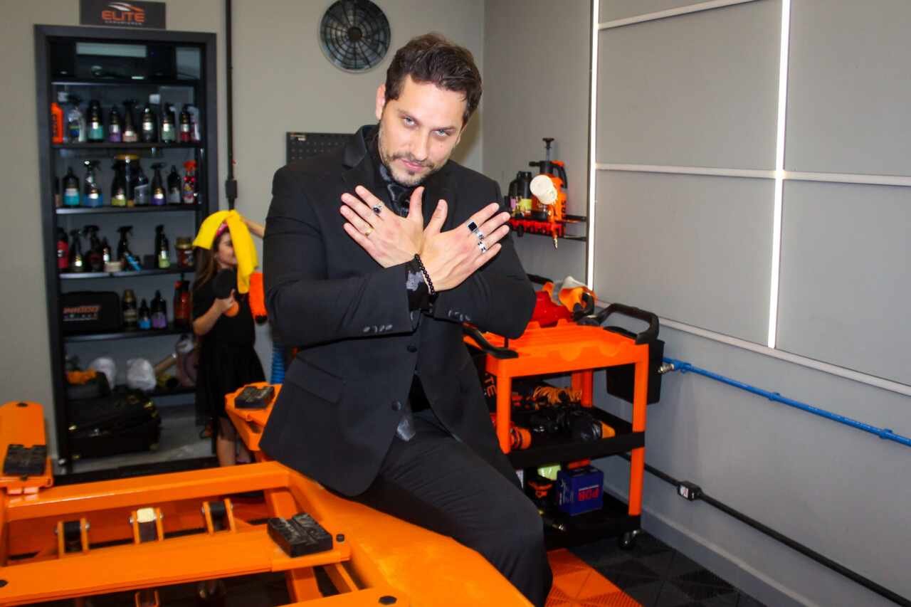 Elieser Ambrósio, ex-BBB, inaugura empresa de estética automotiva na Mooca Elieser Ambrósio, ex-BBB, inaugura empresa de estética automotiva na Mooca