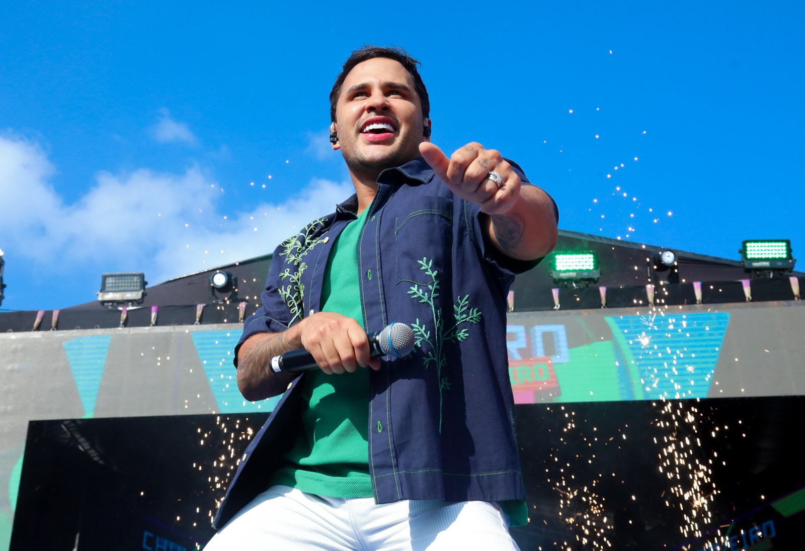 Lucas Guimarães agita Maceió ao chegar para gravação de seu programa no SBT 21 Foto: Clayton Felizardo / Brazil News