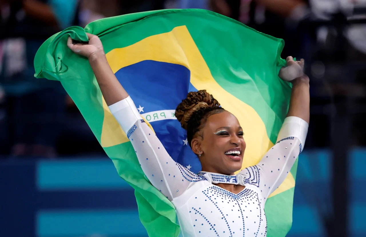 Rebeca Andrade conquistou, neste sábado (3), a medalha de prata Rebeca Andrade conquistou, neste sábado (3), a medalha de prata