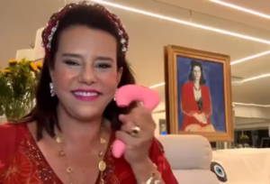 Narcisa Tamborindeguy mostra seu vibrador em live e bomba na web