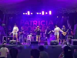 Patrícia Borges Vaqueira encanta público na praia São Francisco em Esperantina