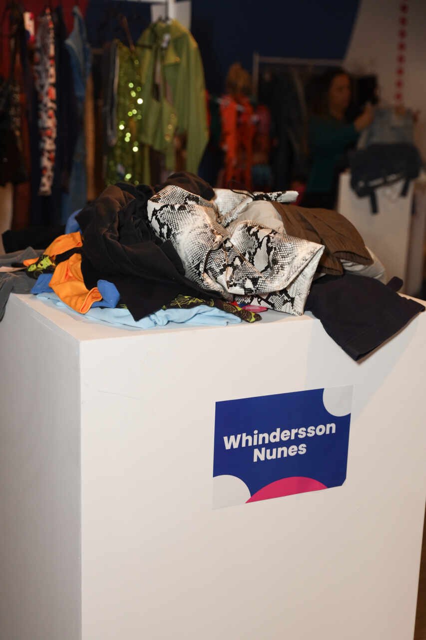 Bazar Beneficente da Gkay atrai fãs e arrecada fundos para instituições de caridade