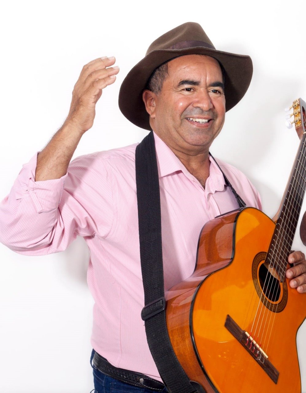 Julinho da Silva lança carreira solo e segue fazendo história na música sertaneja 8 PHOTO 2024 09 04 13 33 43