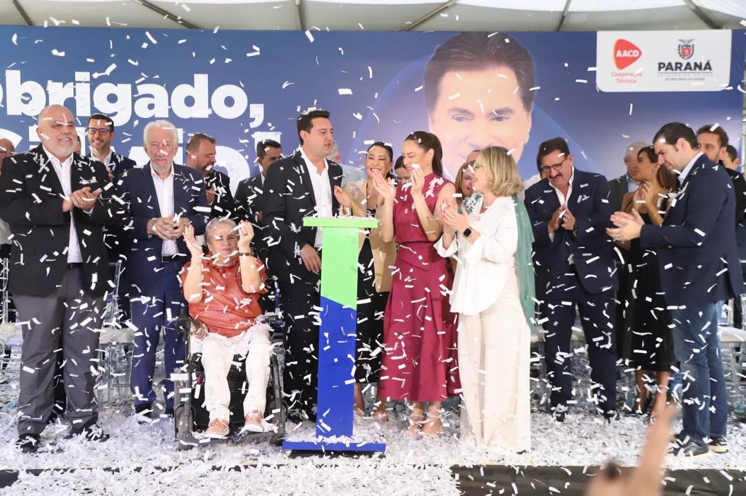 Ao lado da irmã Cinthia, Silvia Abravanel vai a Curitiba para anúncio de hospital que homenageia legado do pai Ao lado da irmã Cinthia, Silvia Abravanel vai a Curitiba para anúncio de hospital que homenageia legado do pai