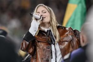 Luísa Sonza e Zeeba emociona o público em São Paulo ao cantar o hino em jogo da NFL