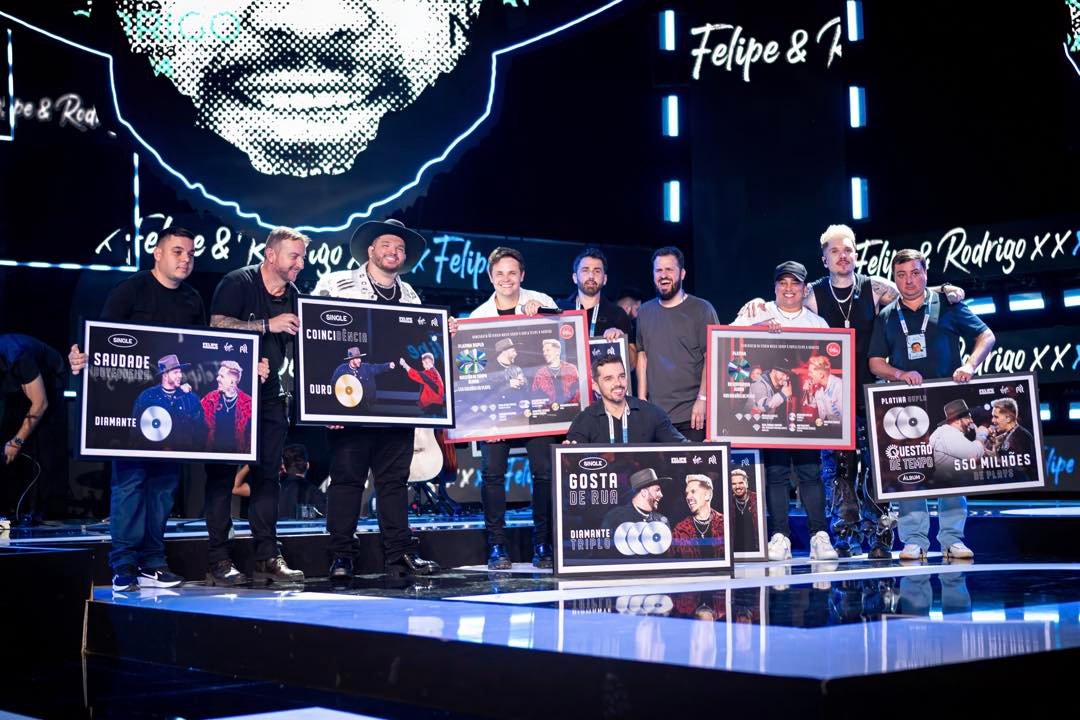 Com presença dos padrinhos Matheus e Kauan e amigos famosos, Felipe e Rodrigo gravam DVD 32 0 Cadu Fernandes 7R49692