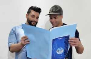 Rei de bateria da Tradição inicia preparativos com a fantasia da estreia  Sapucaí