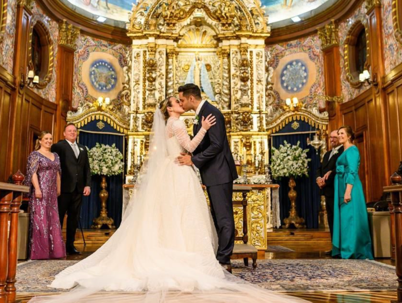 Ana Paula Adami brilha como empreendedora e celebra o casamento da filha em grande estilo Ana Paula Adami brilha como empreendedora e celebra o casamento da filha em grande estilo
