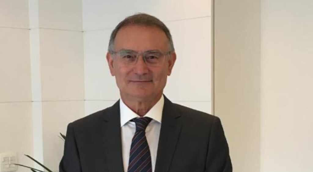 Força dos Fios: Como o crescimento capilar resgata a autoestima no tratamento do câncer