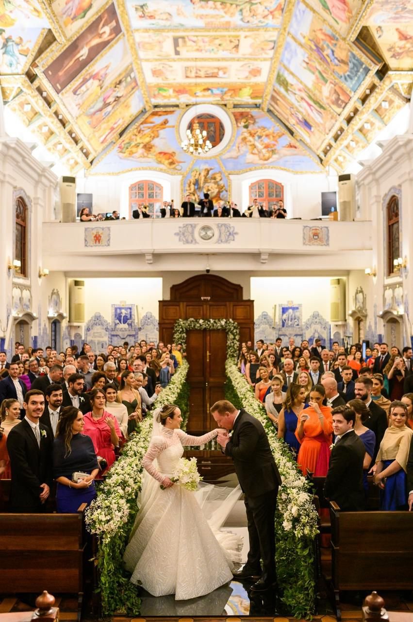 Ana Paula Adami brilha como empreendedora e celebra o casamento da filha em grande estilo 33 PHOTO 2024 10 18 12 18 03