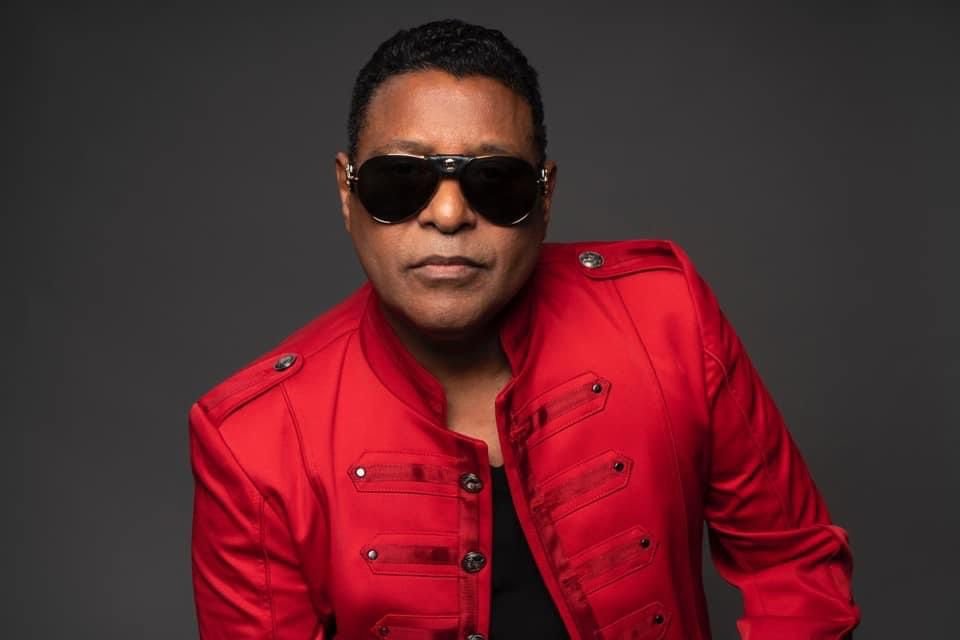 Stevie B: O Rei do Freestyle que encanta o Brasil com Stevie B: O Rei do Freestyle que encanta o Brasil com
